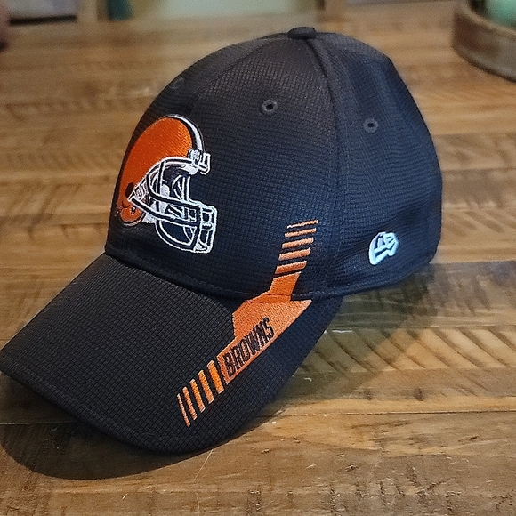 New Era Men's Cleveland Browns 39Thirty Neo Brown Stretch Fit Hat - Picture 1 of 4